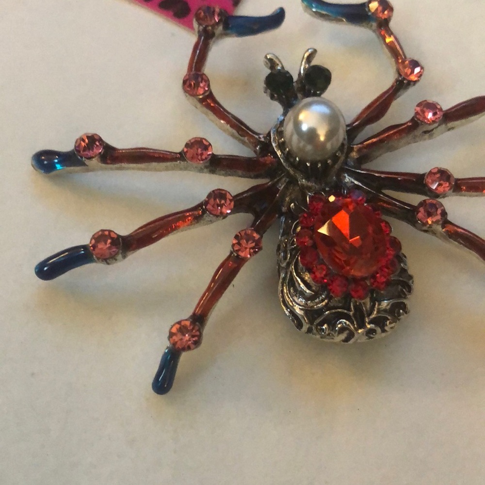 Love this blow glass look spider brooch for 🎃👻